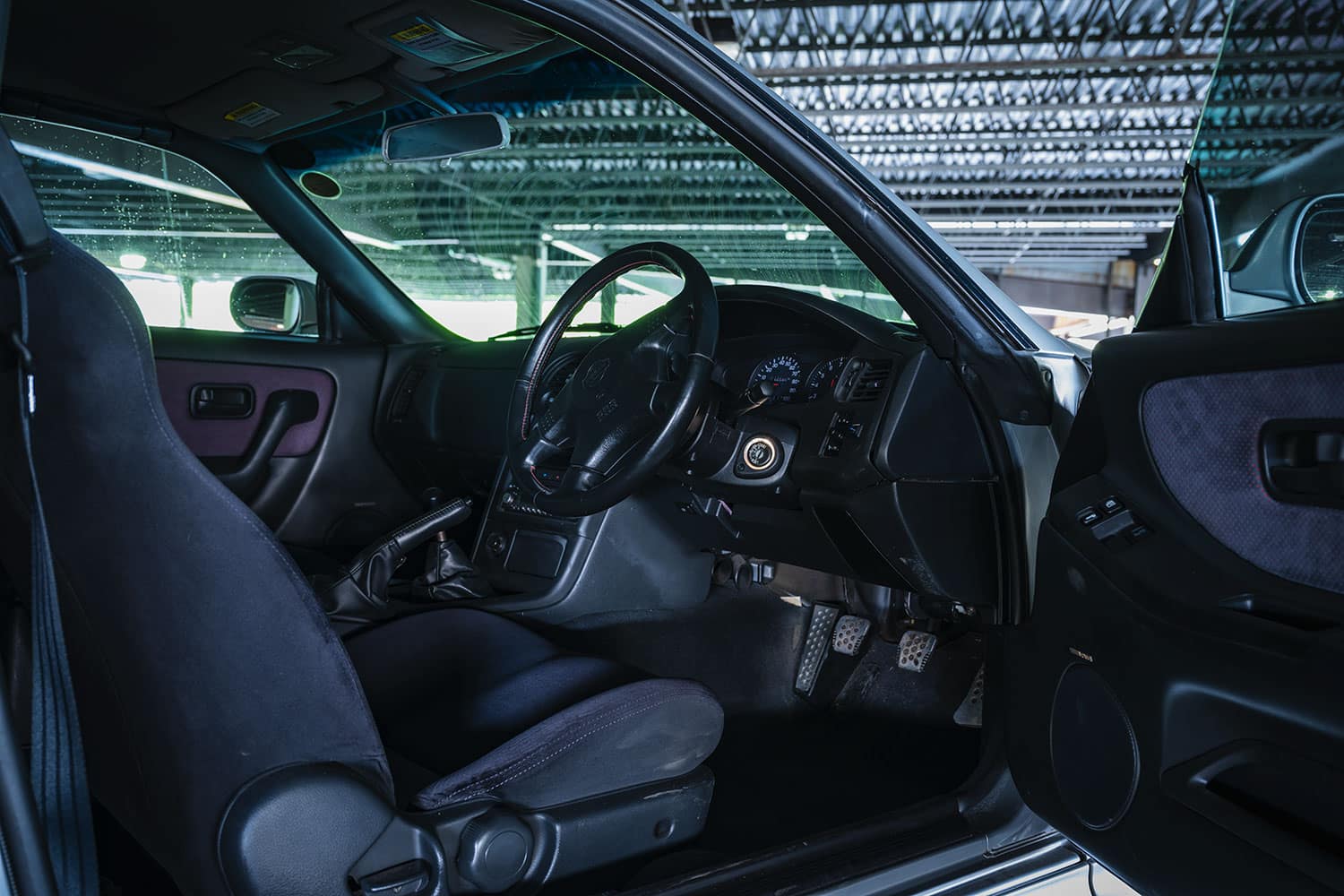 r33-nissan-skyline-gtr interior