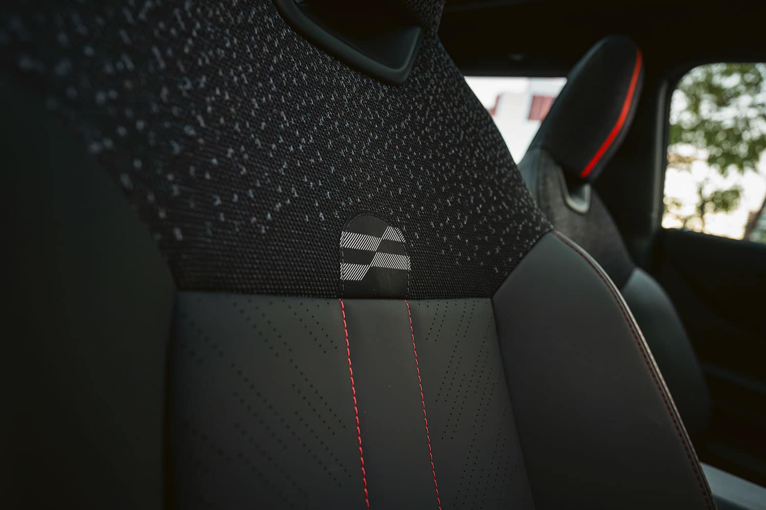 mini-john-cooper-works-coupe seats