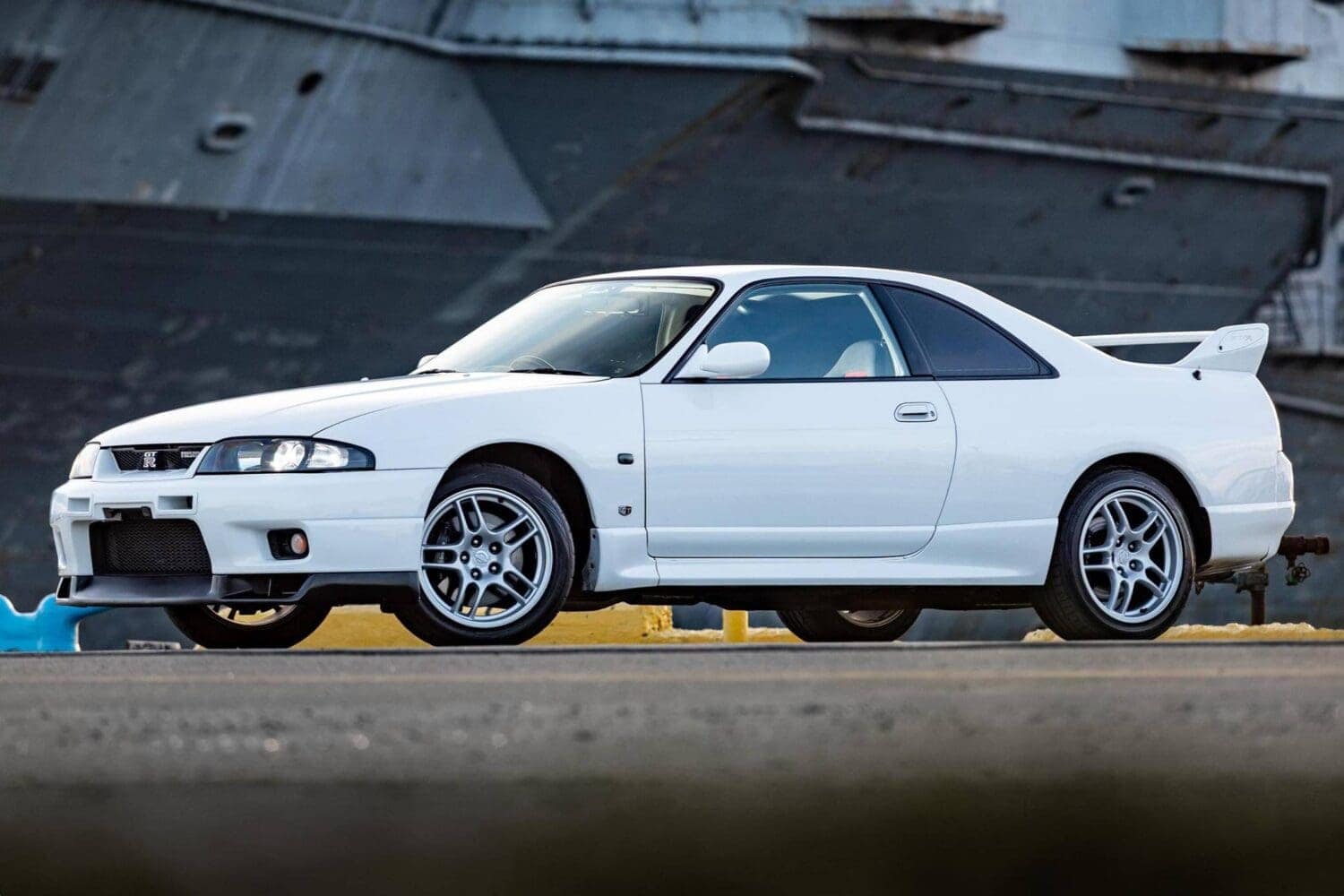 r-33-gtr