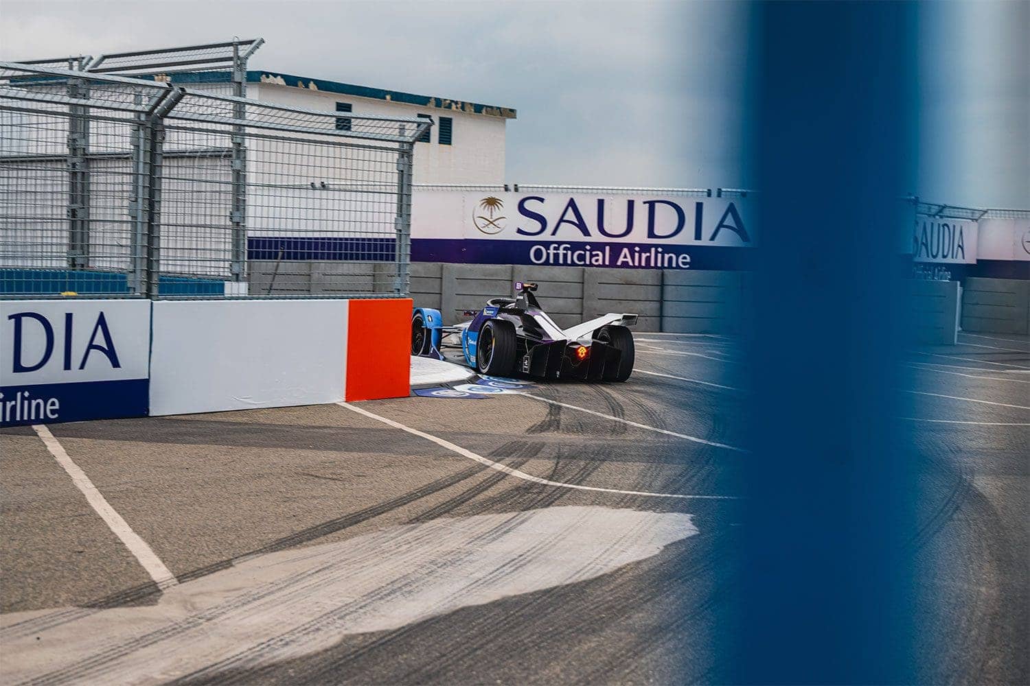 Formula E curb