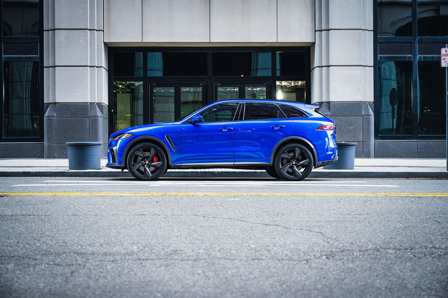 2021-jaguar-f-pace-svr