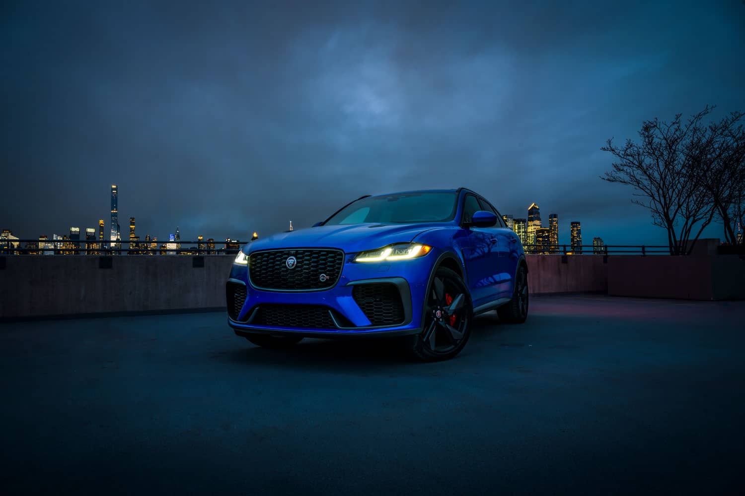 jaguar-f-pace-svr-quarter-view