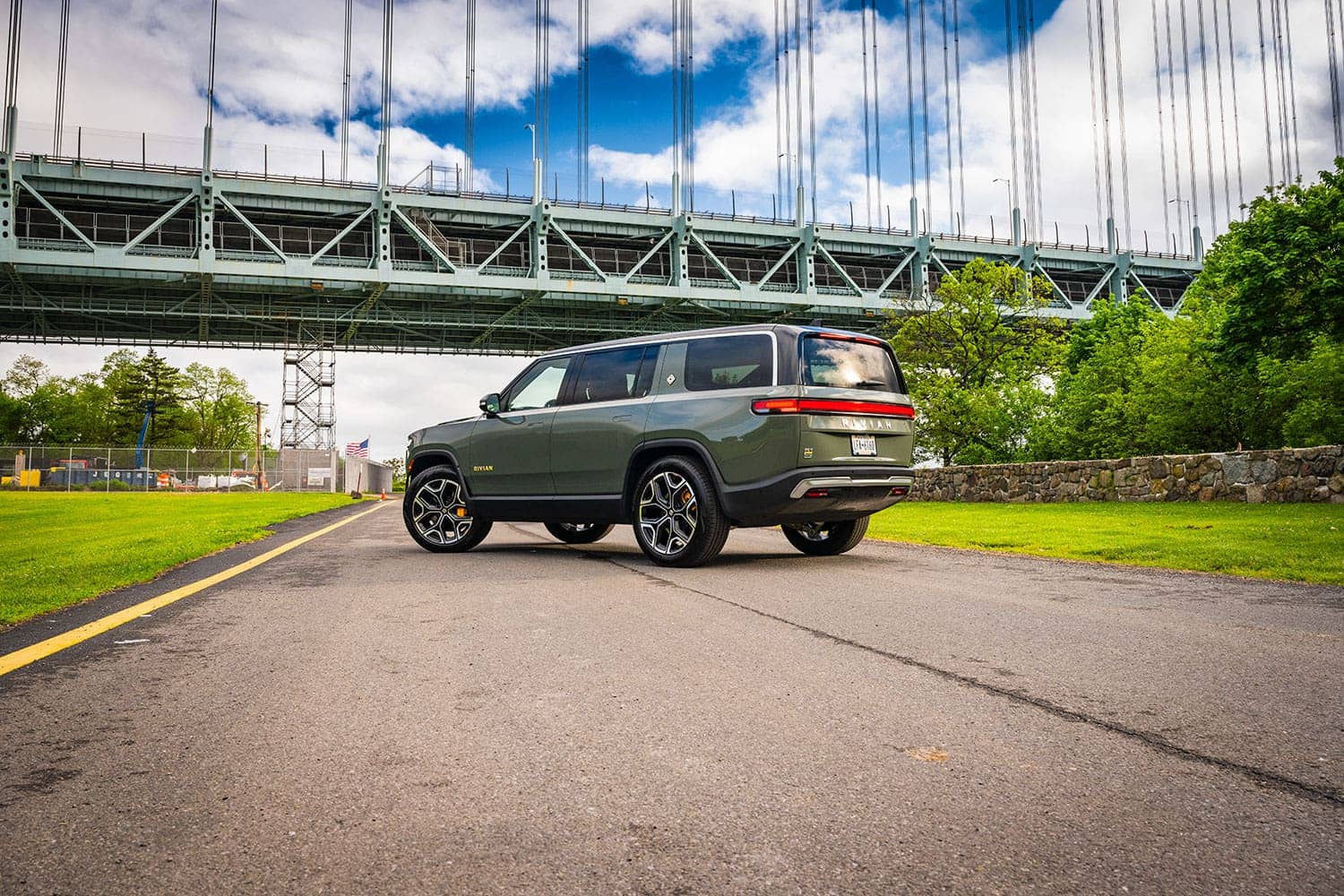 Rivian R1S