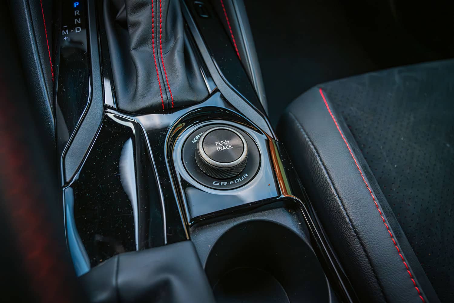 2025-gr-corolla-14