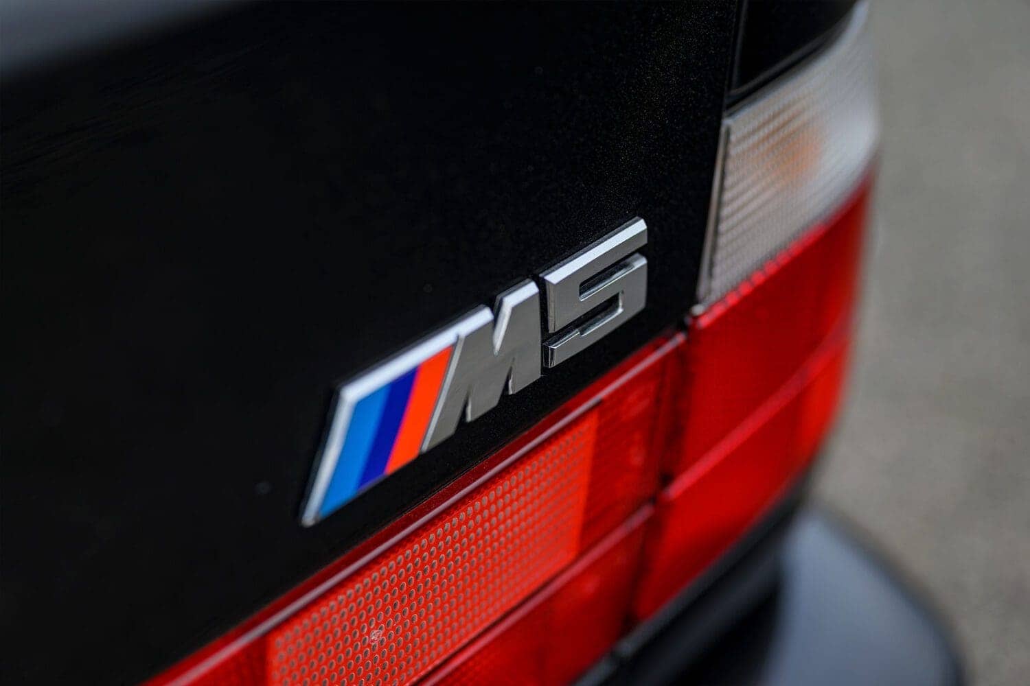 E34 M5 badge