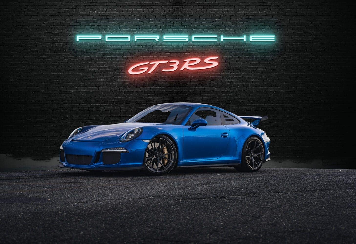 Porsche 911 back wall