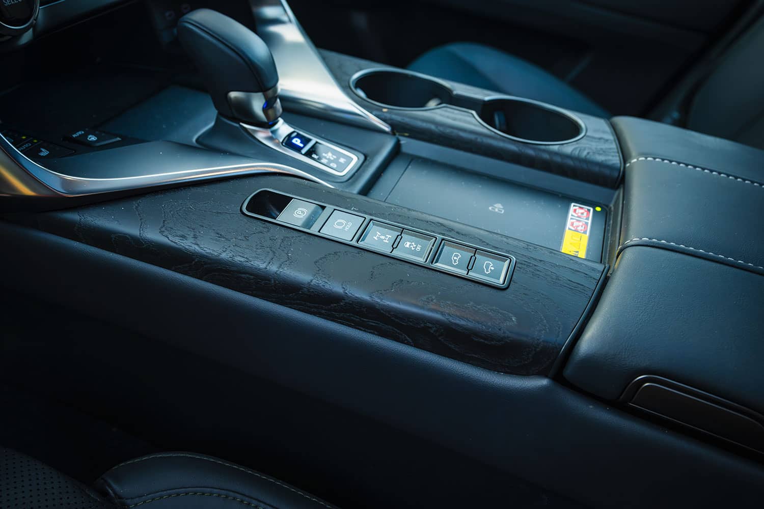 2025-lexus-lx-700h buttons