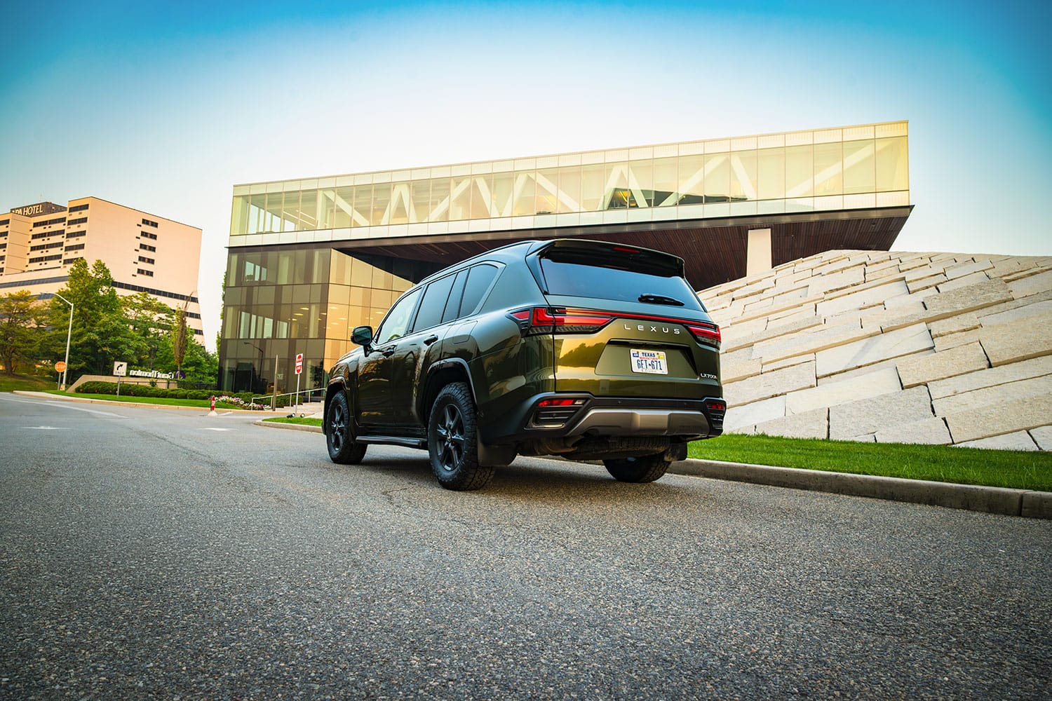 2025-lexus-lx-700h-rear