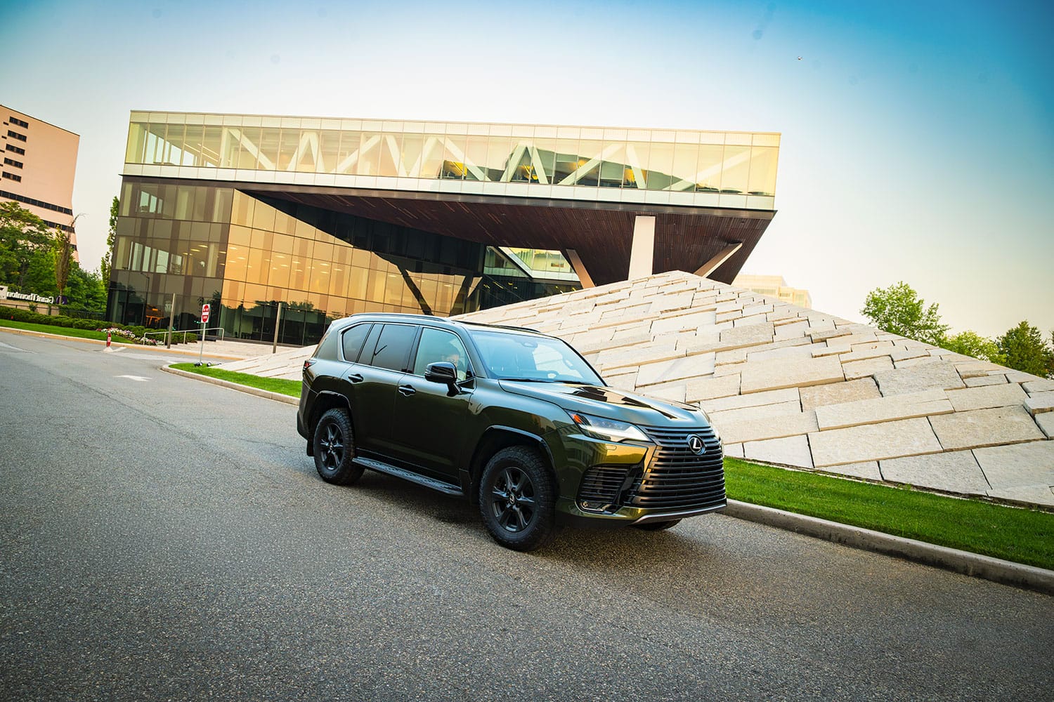 2025-lexus-lx-700h-front three quarter