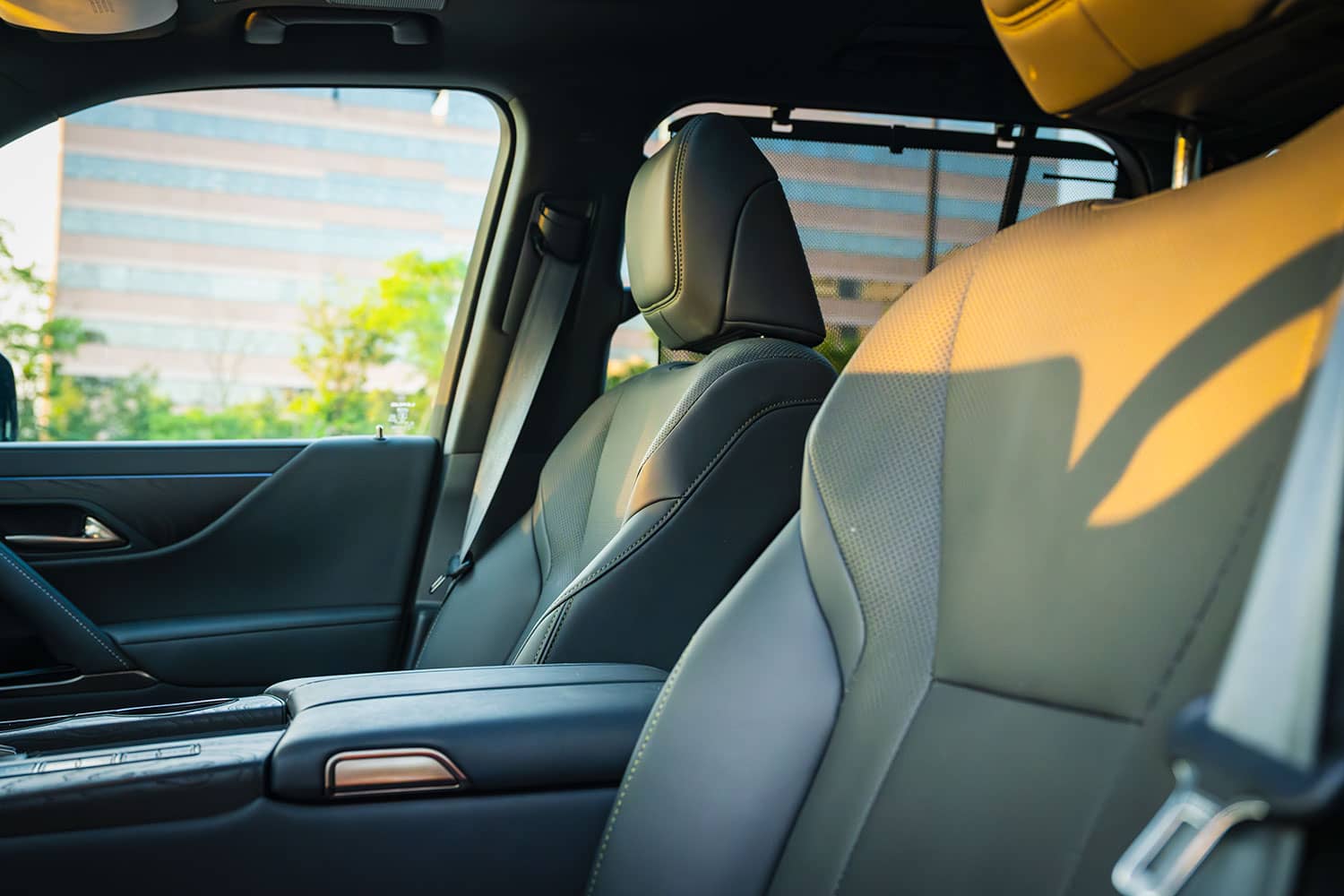 2025 lexus lx 700h-front seats