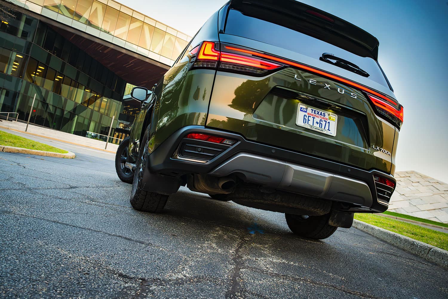 2025-lexus-lx-700h exhaust