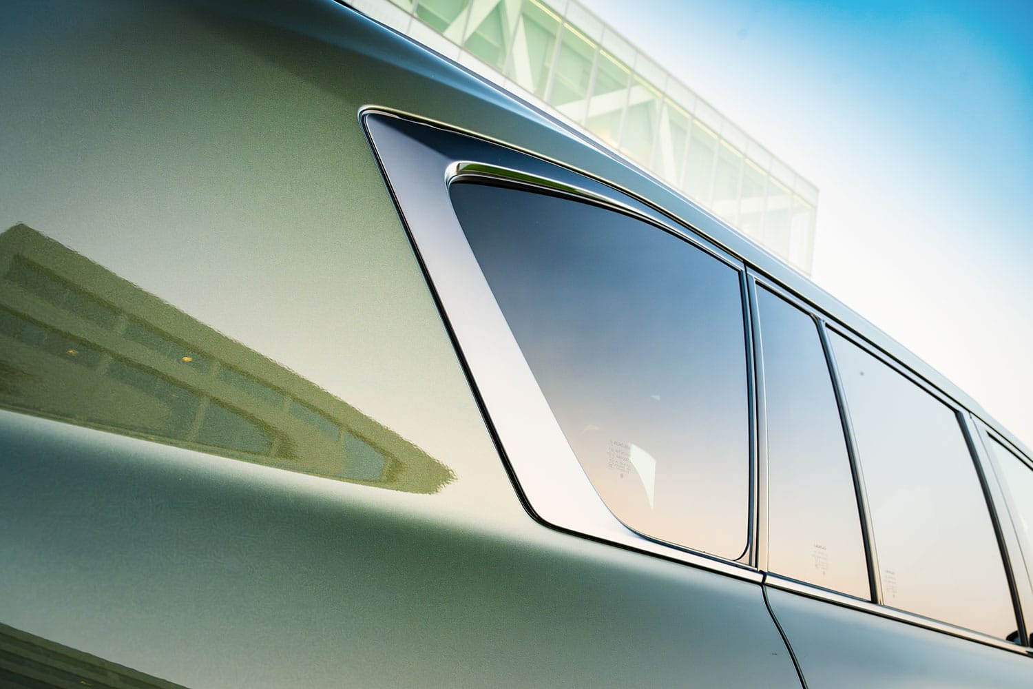 2025-lexus-lx-700h-black chrome trim