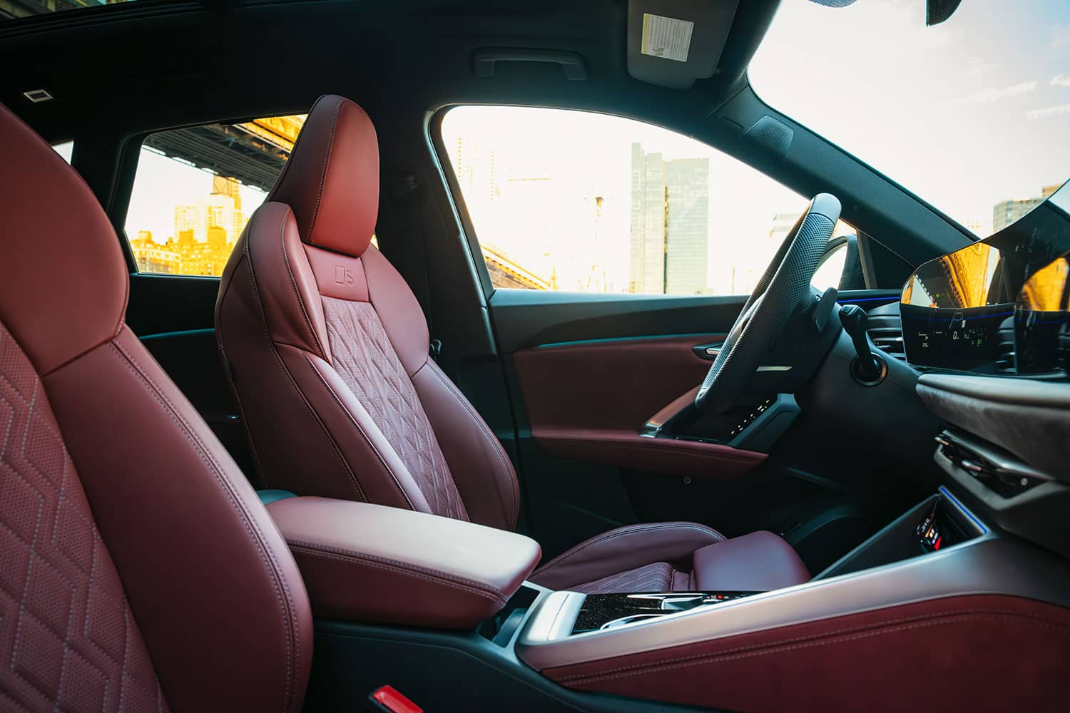 2025-audi-sq5 front seats