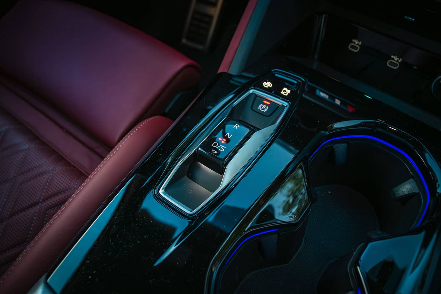 2025-audi-sq5 transmission switch