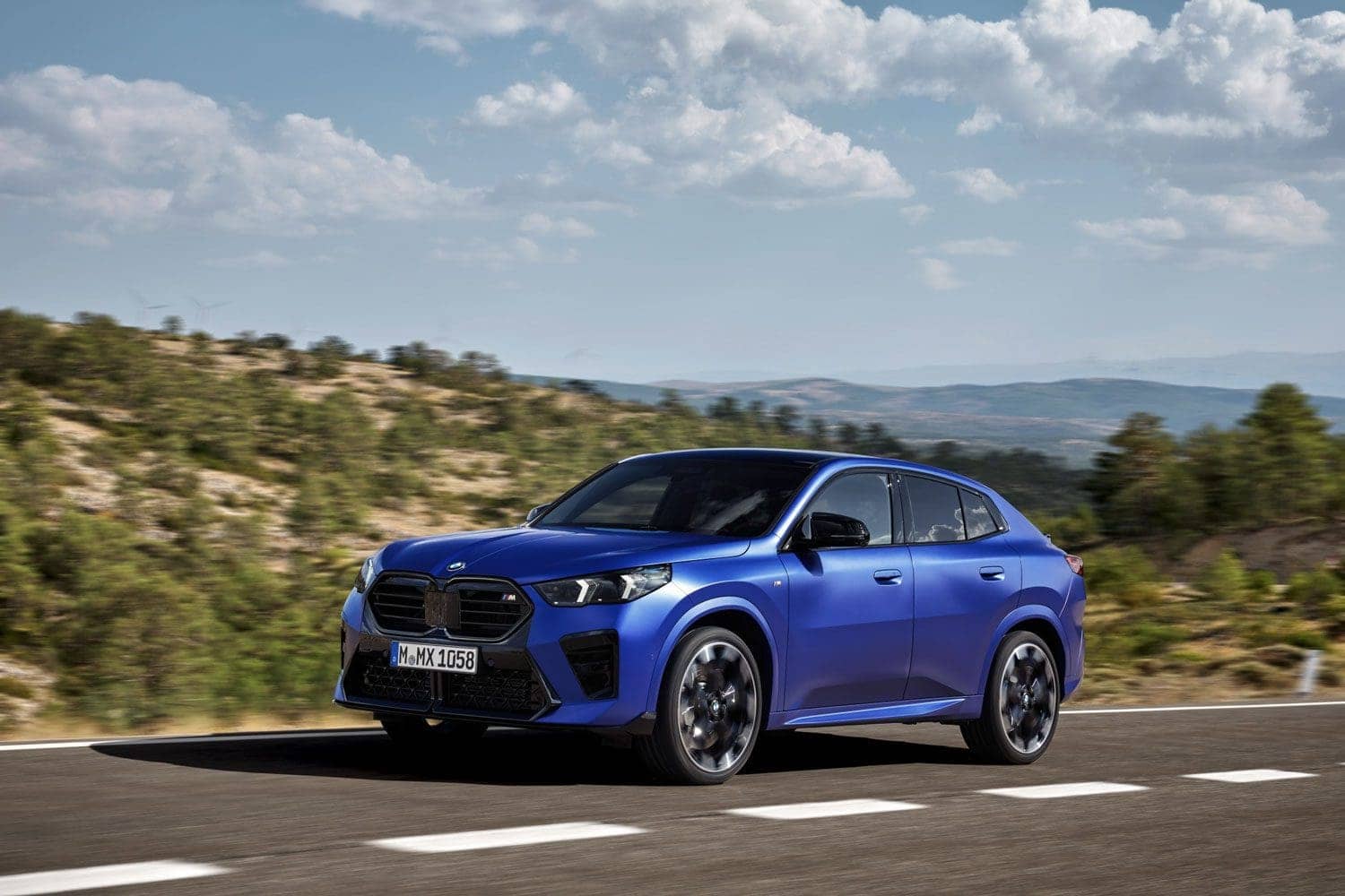 bmw-x2-moving