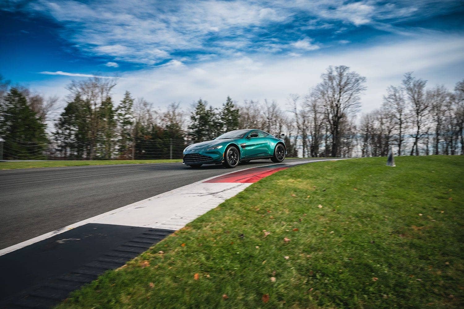 aston-vanquish-F1-edition