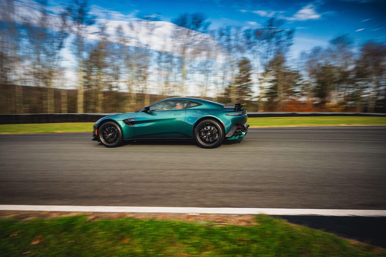 aston-vanquish