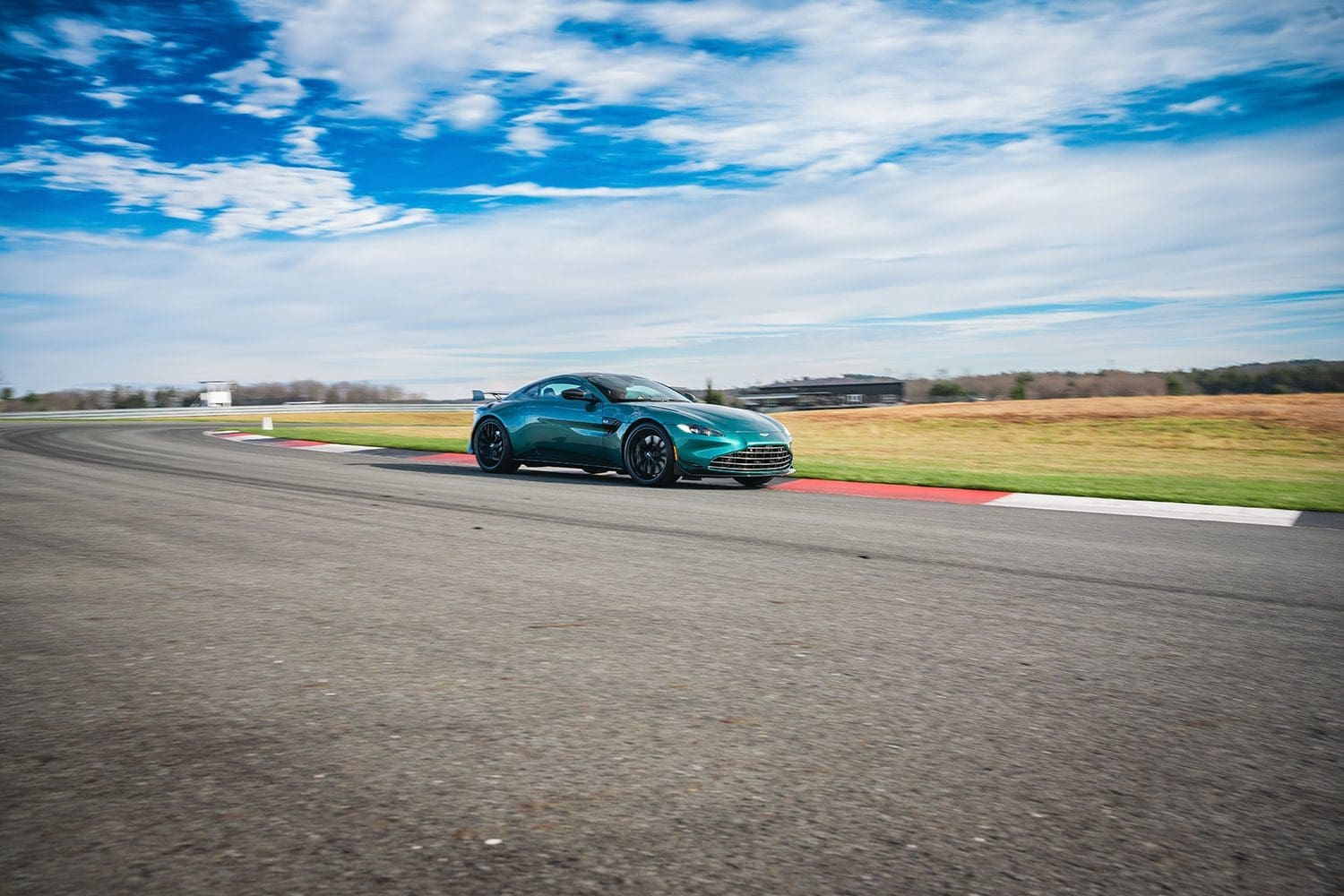 aston-vanquish-F1-edition