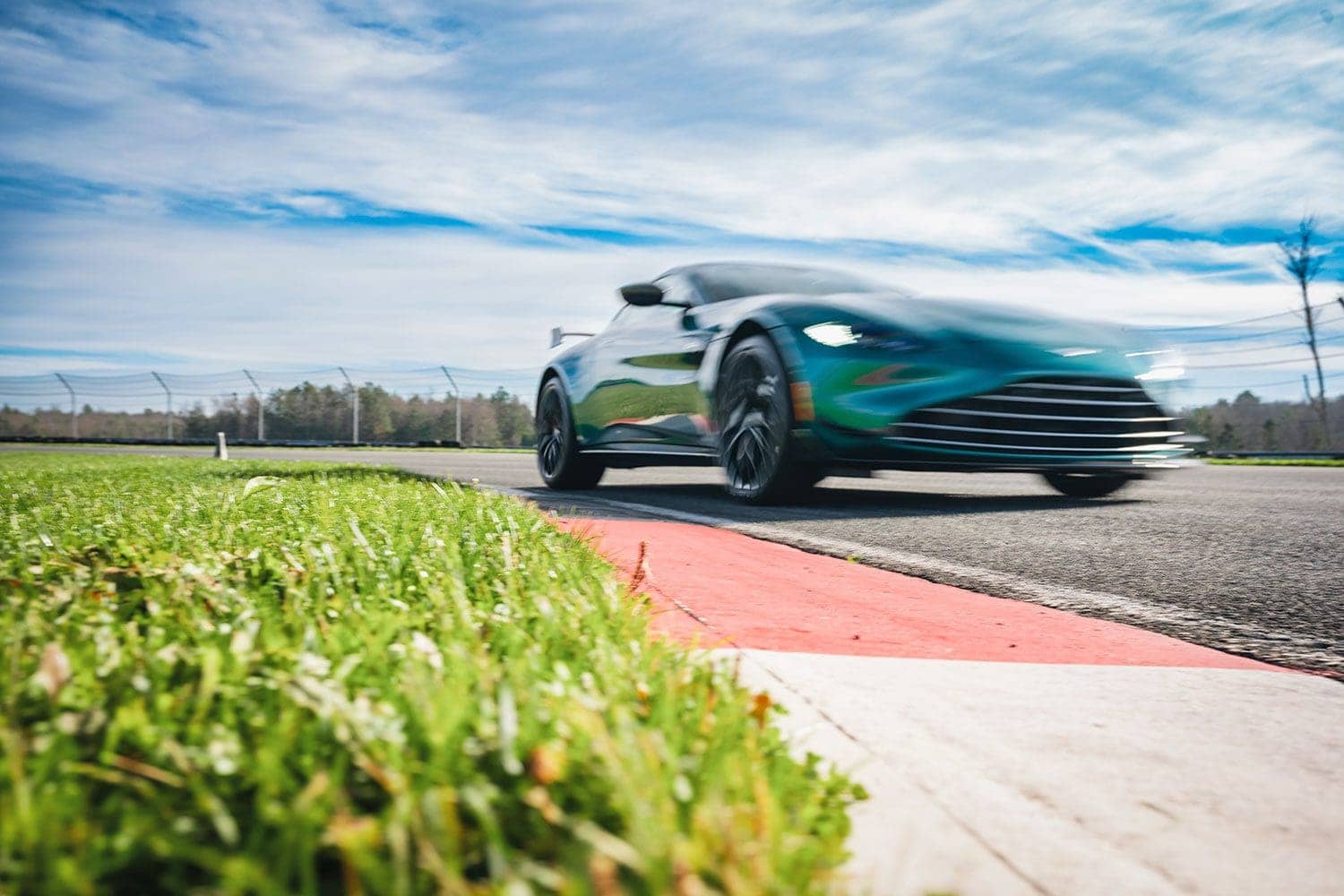 aston-vanquish-F1-edition
