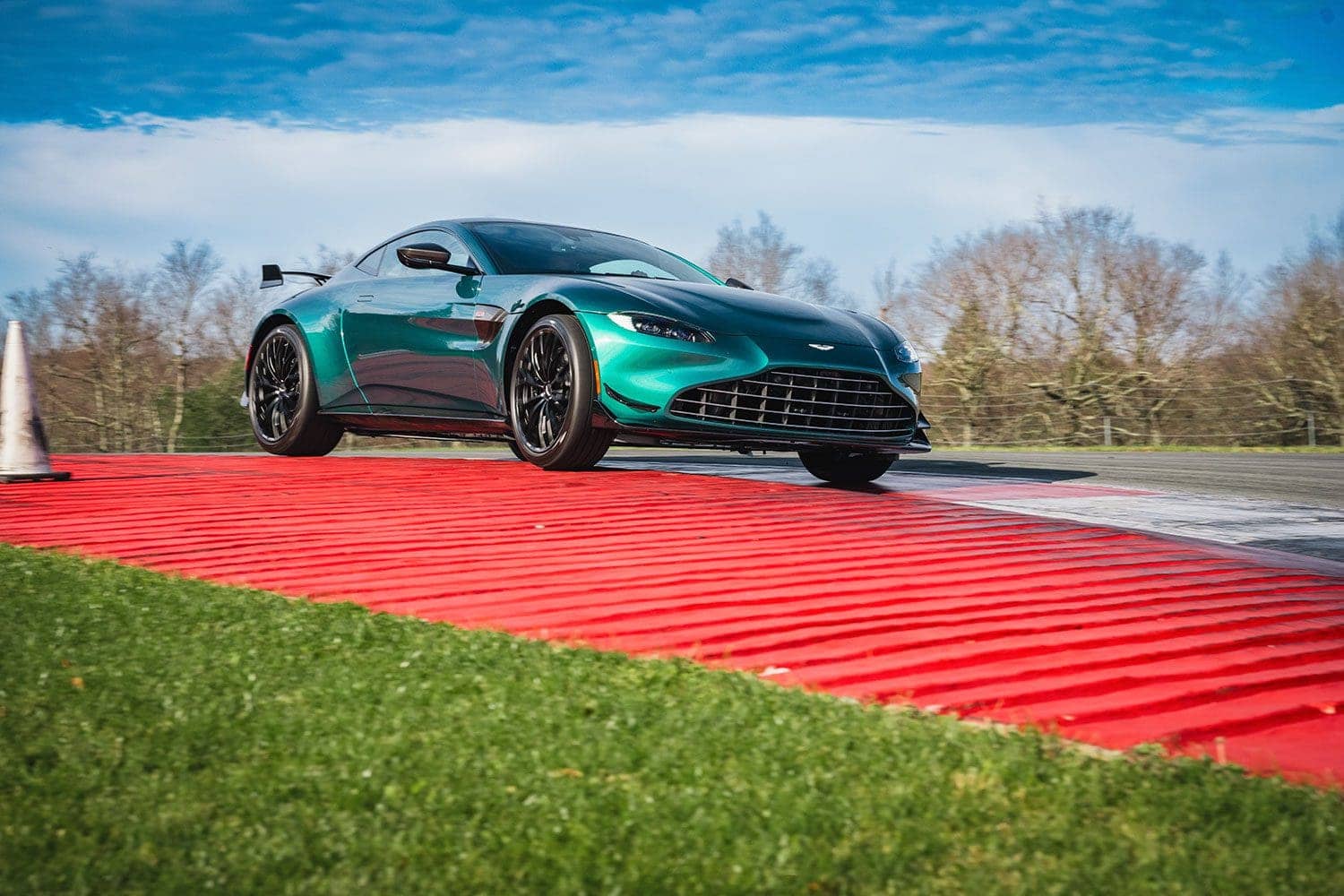 aston-vanquish-F1-edition