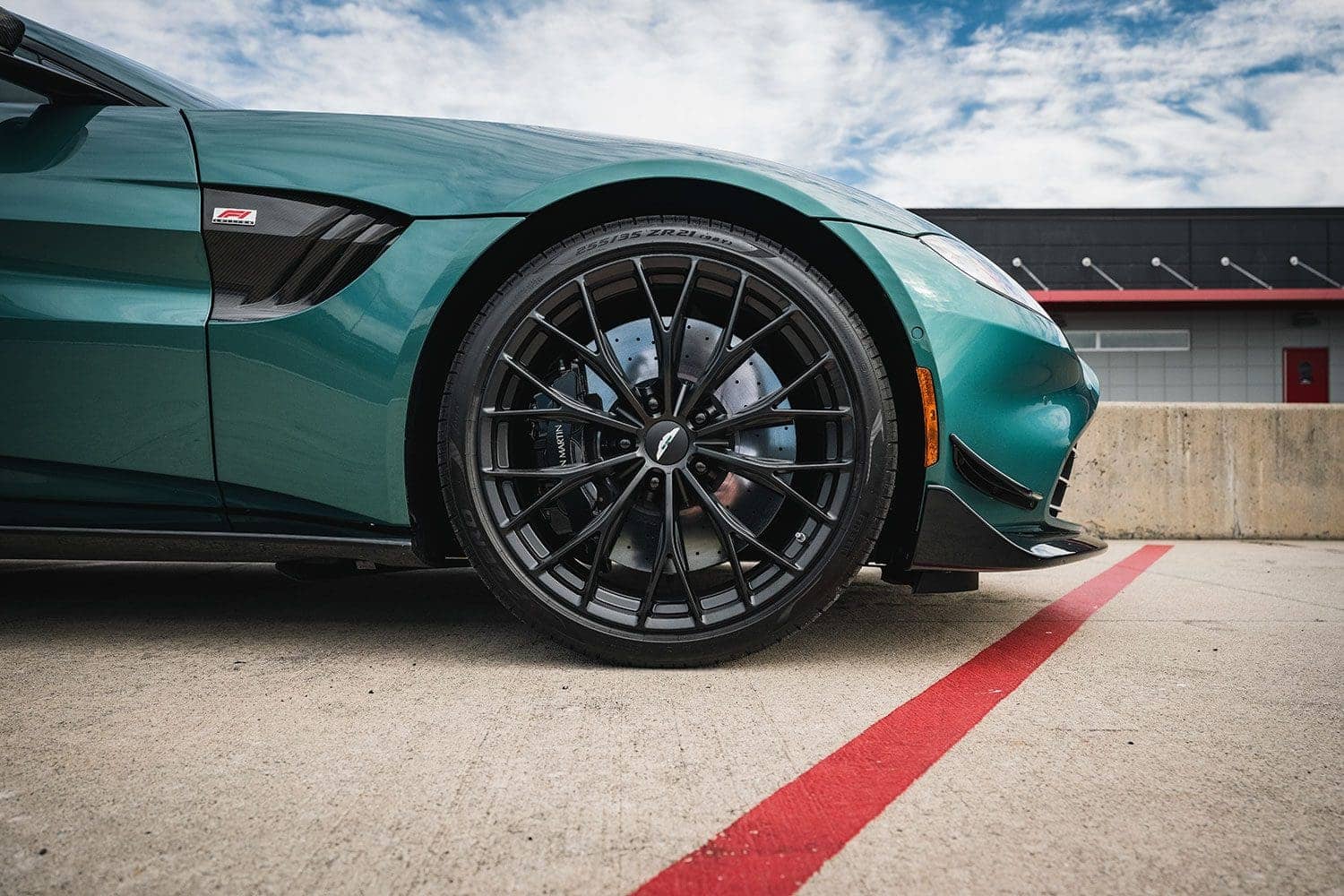aston-vanquish-F1-edition