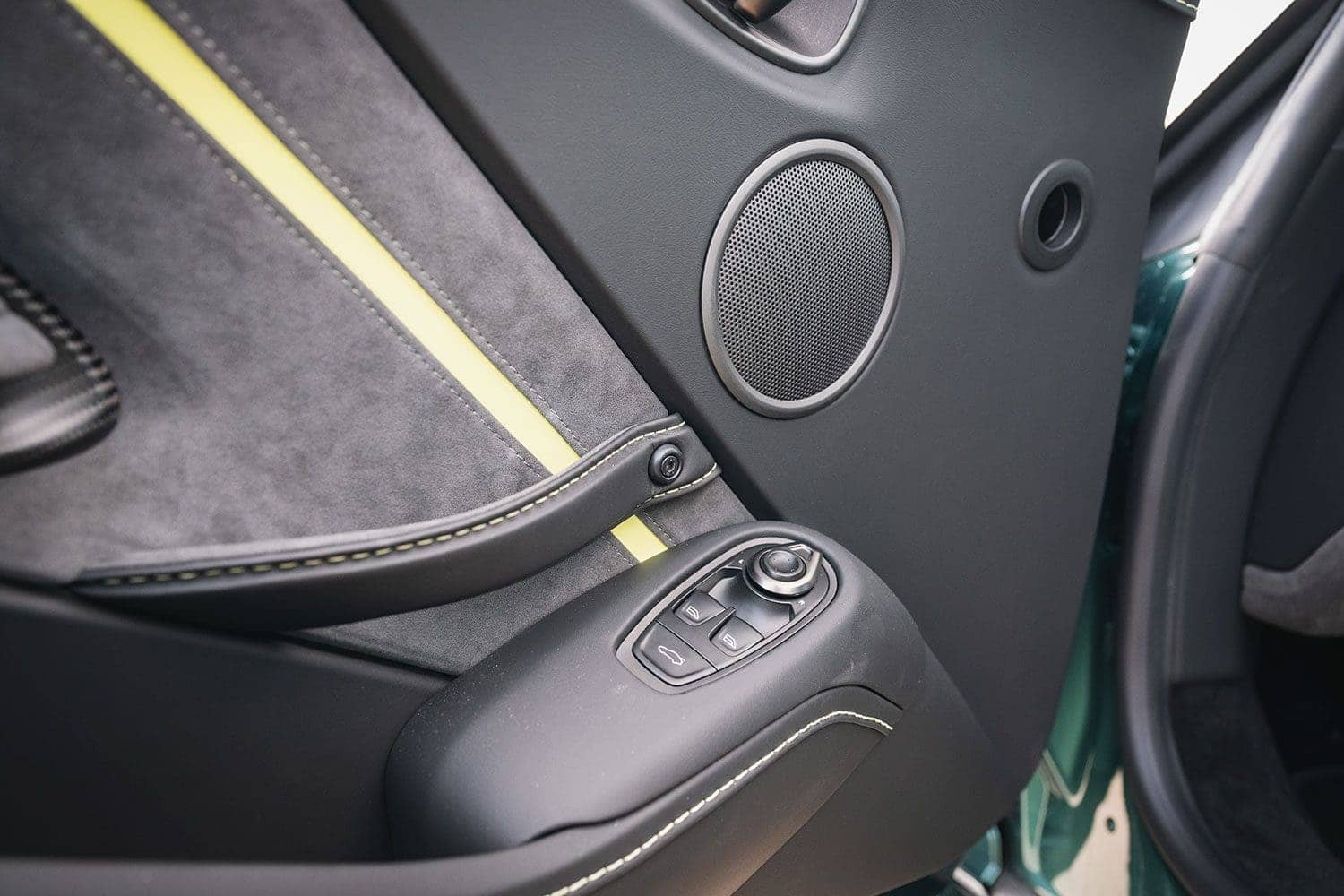 aston-vanquish-F1-edition
