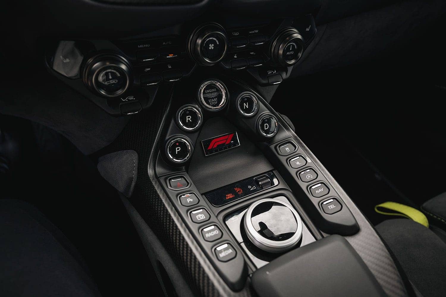aston-vanquish-F1-edition