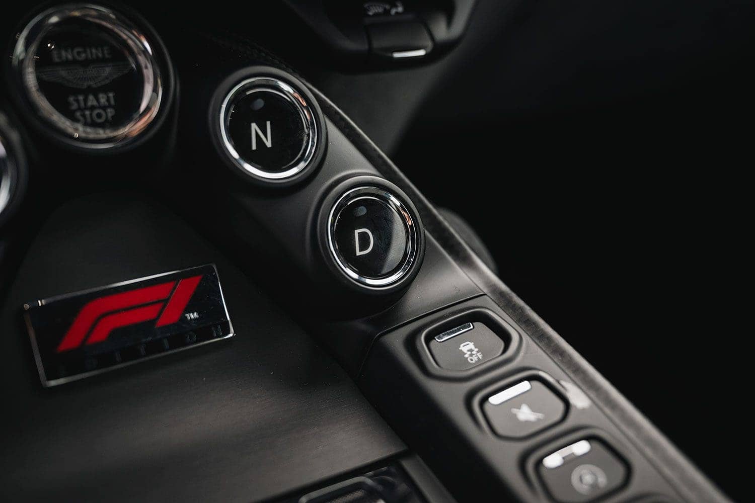 aston-vanquish-F1-edition