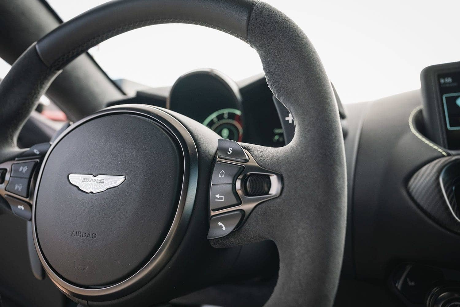 aston-vanquish-F1-edition