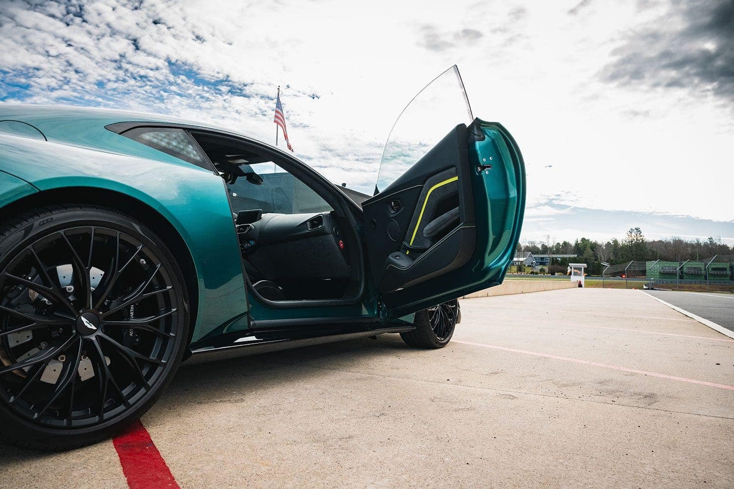 aston-vanquish-F1-edition