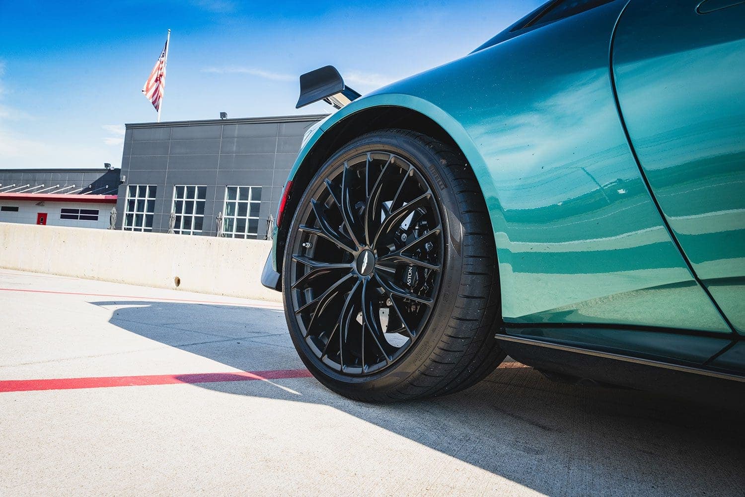 aston-vanquish-F1-edition