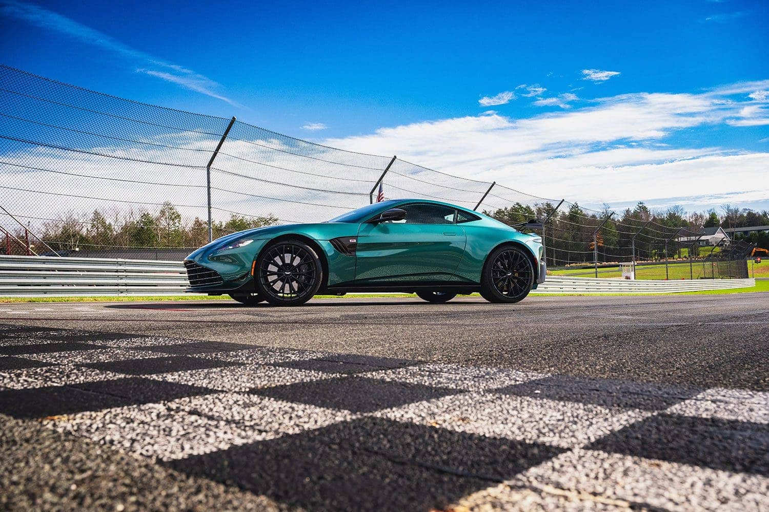 aston-vanquish-F1-edition