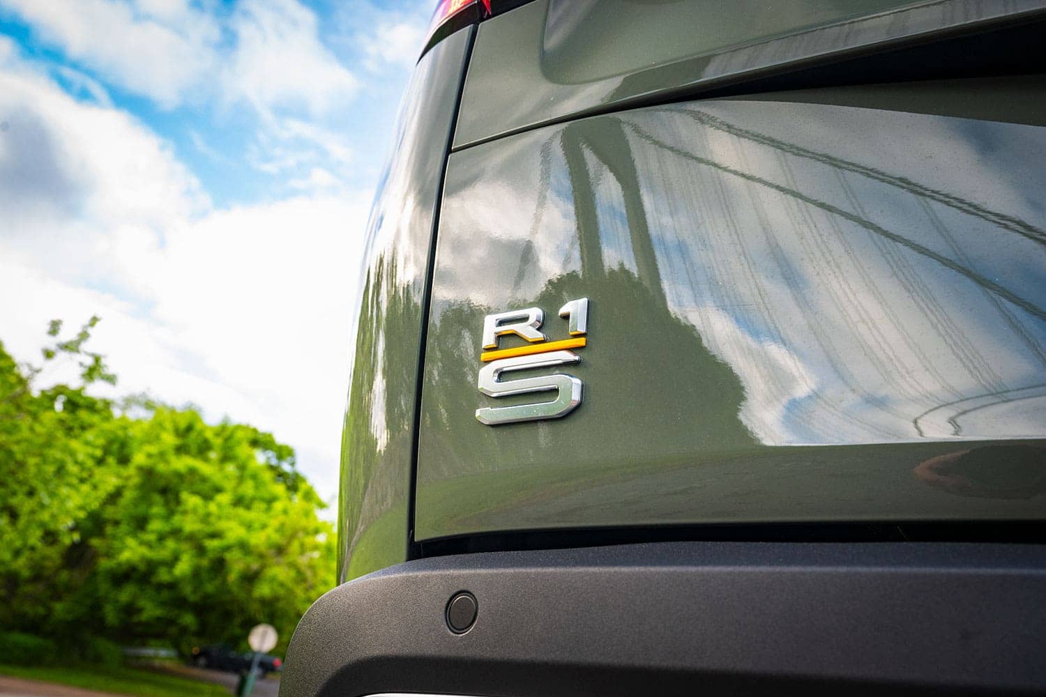 Rivian R1S