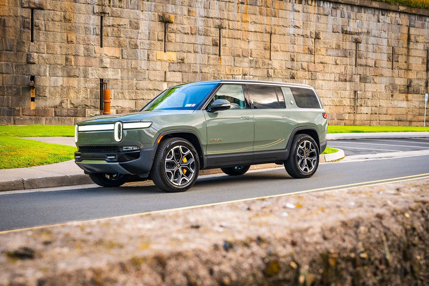 Rivian R1S