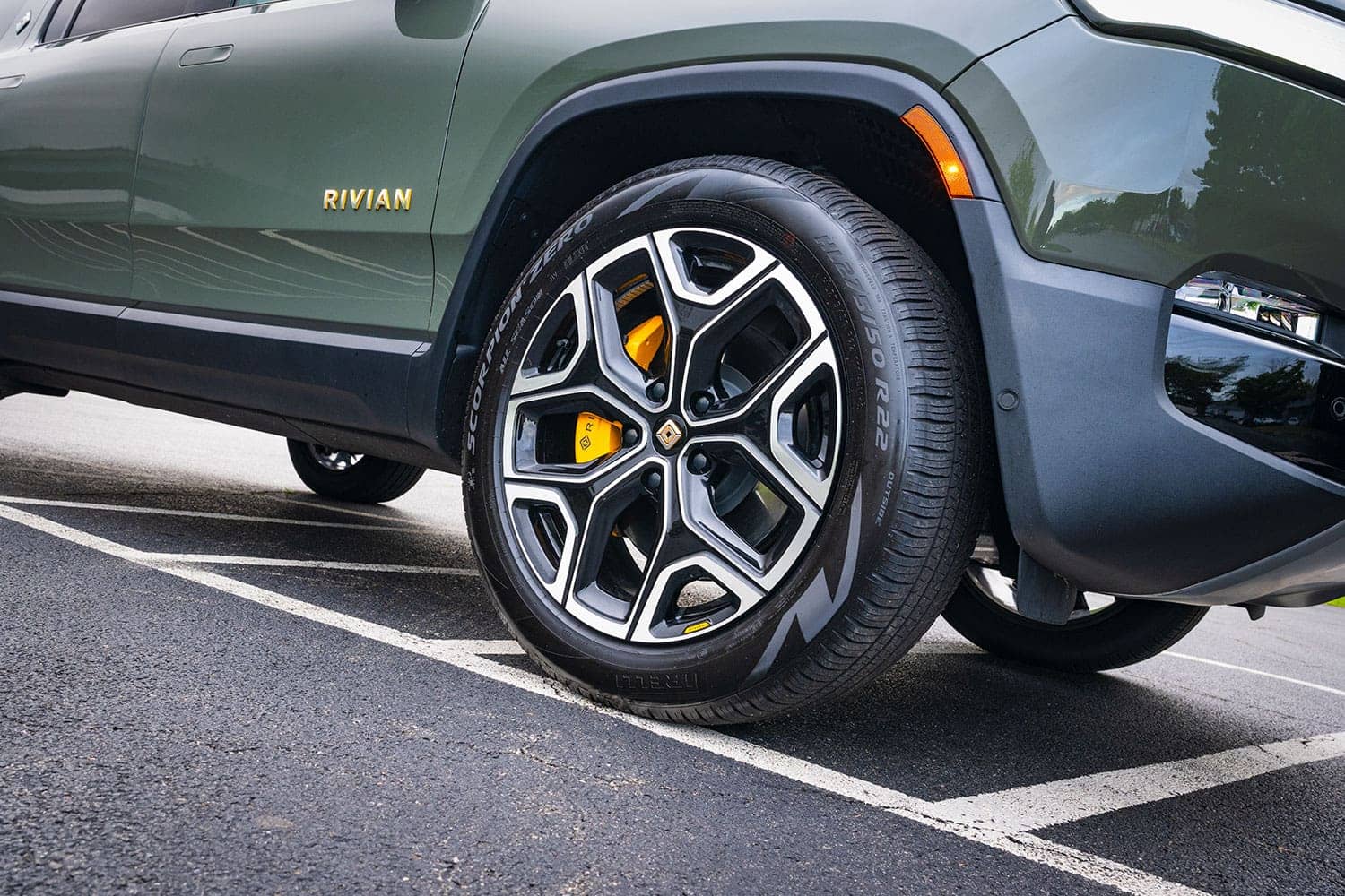 Rivian R1S