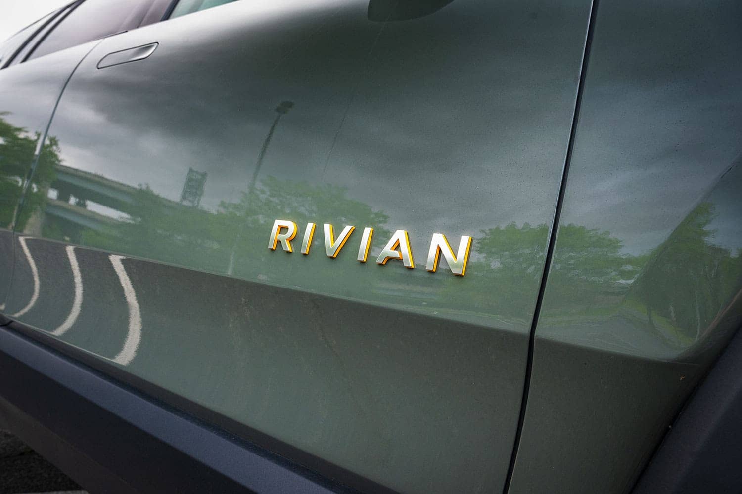 Rivian R1S
