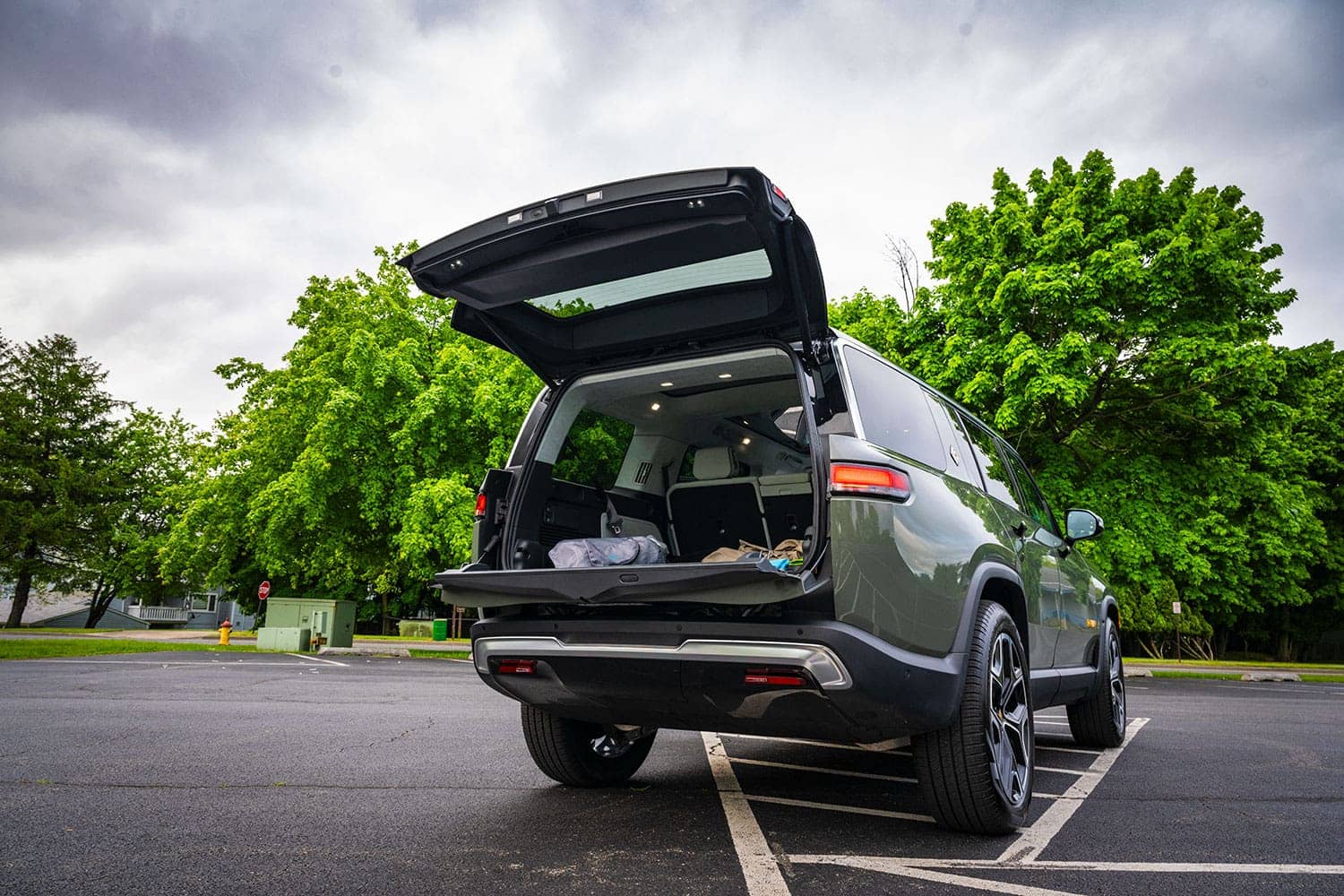 Rivian R1S