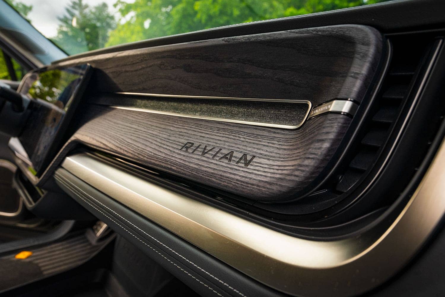 Rivian R1S