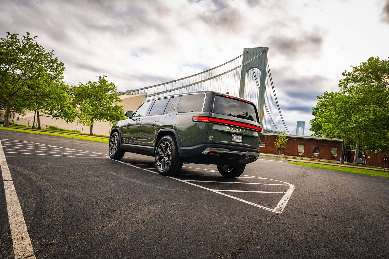 Rivian R1S