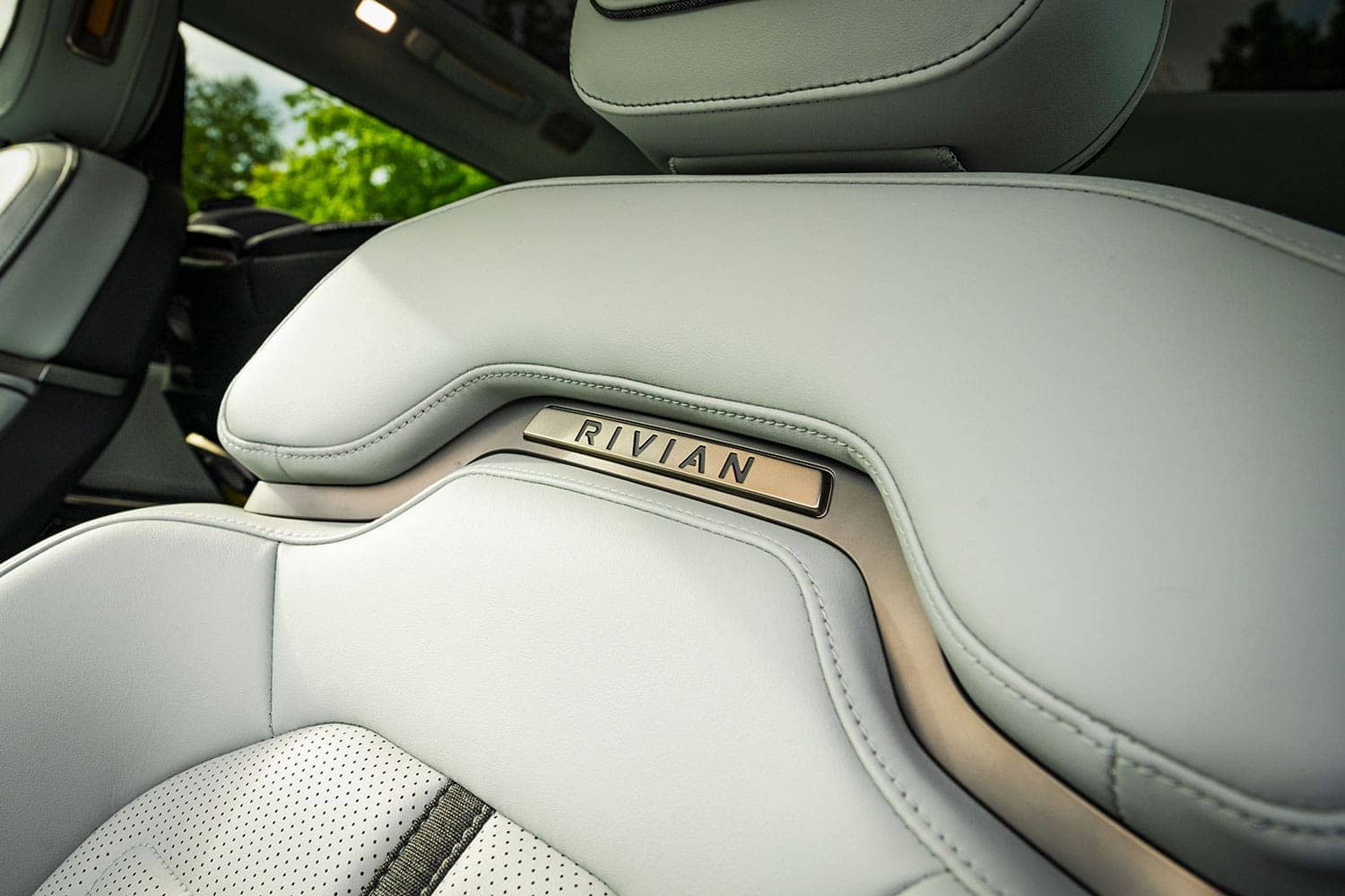 Rivian R1S