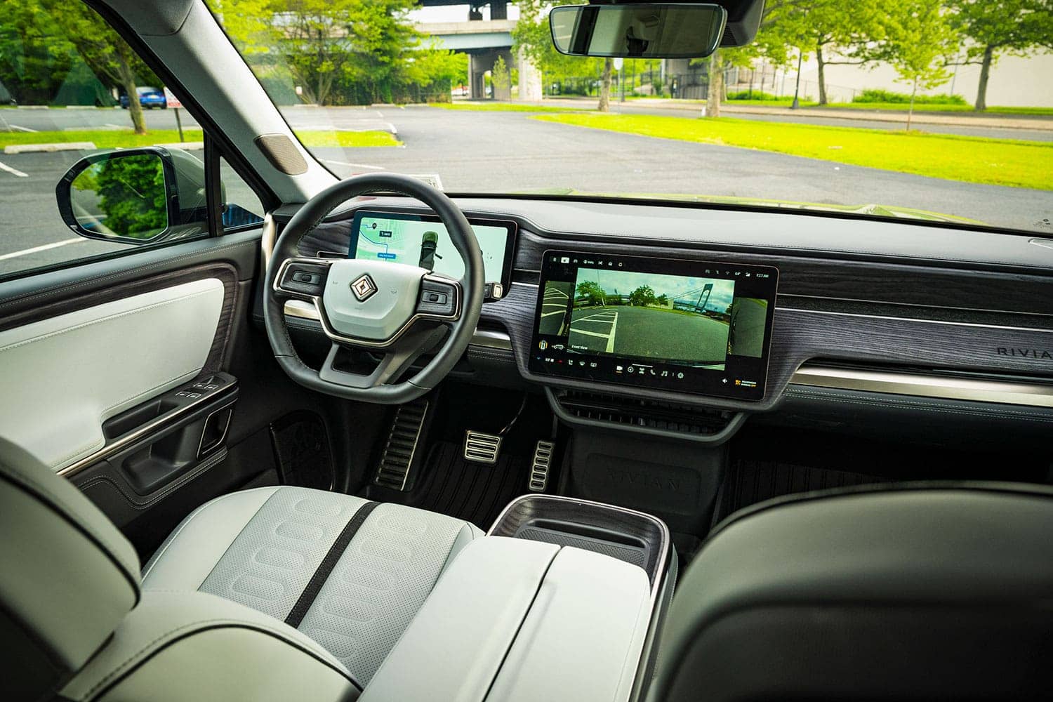 Rivian R1S