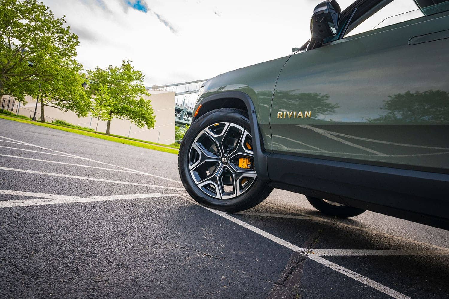 Rivian R1S
