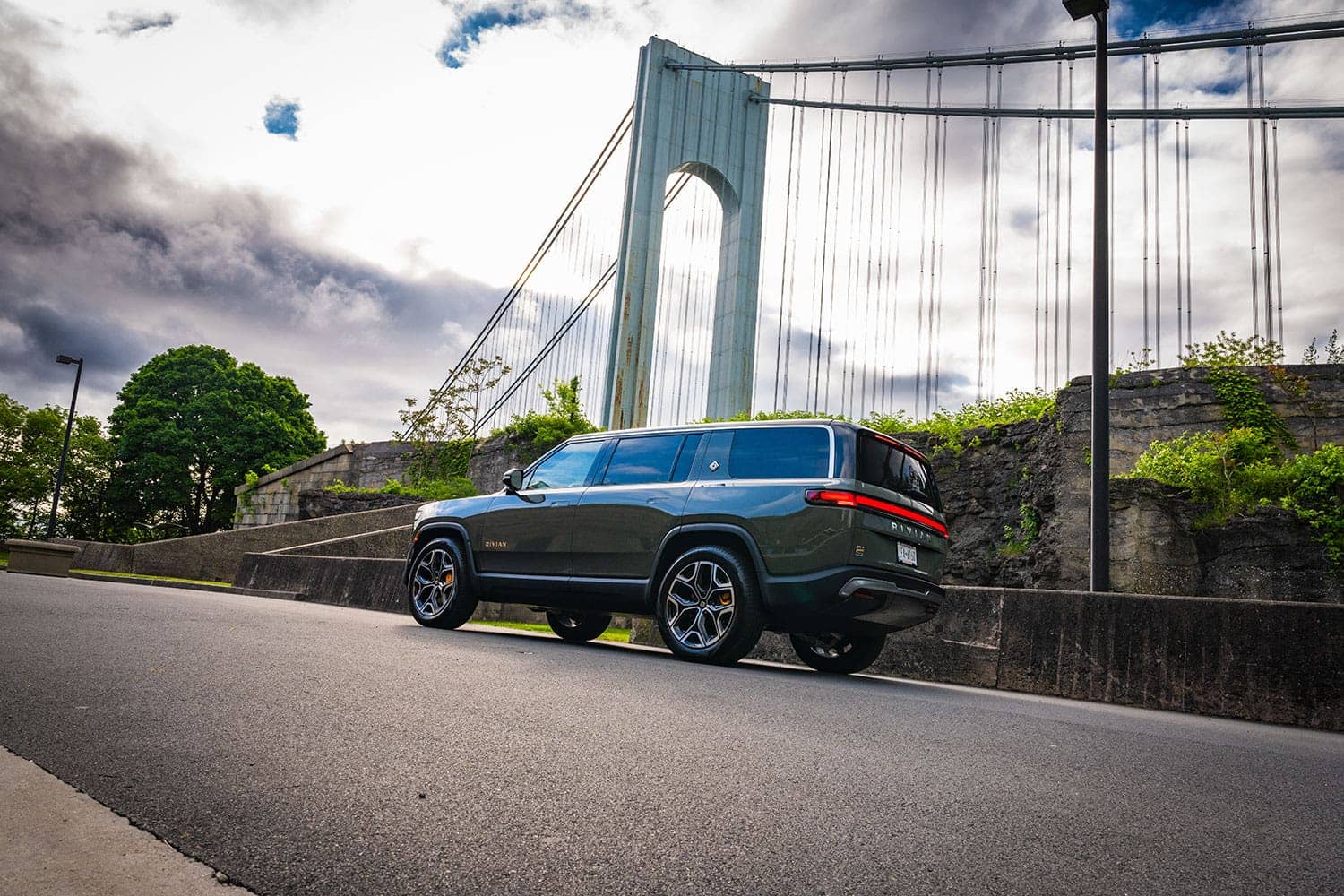 Rivian R1S