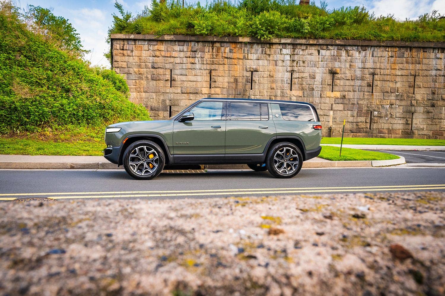 Rivian R1S