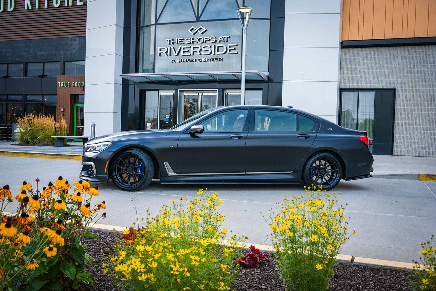BMW M760i
