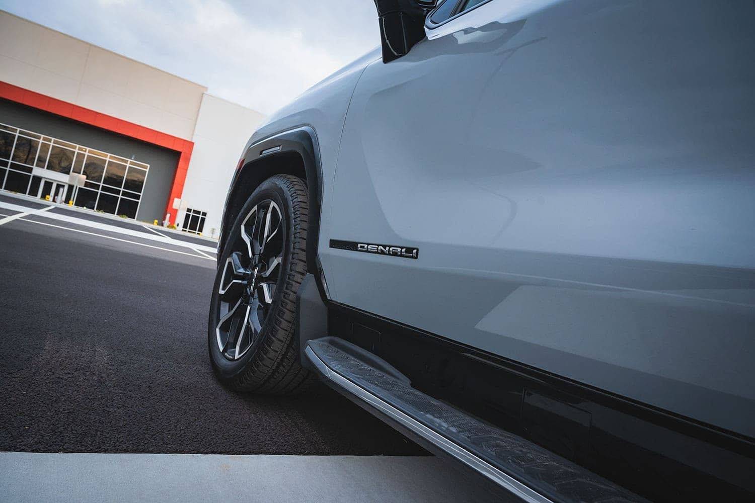 gmc-sierra-ev-denali-18