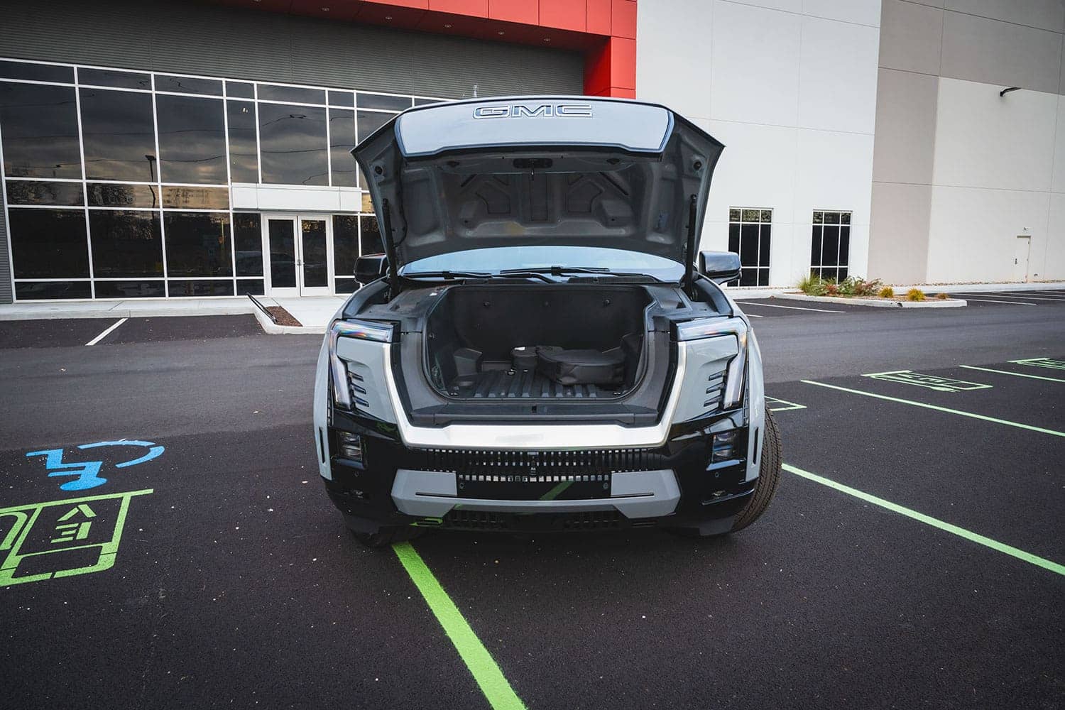 gmc-sierra-ev-denali-27