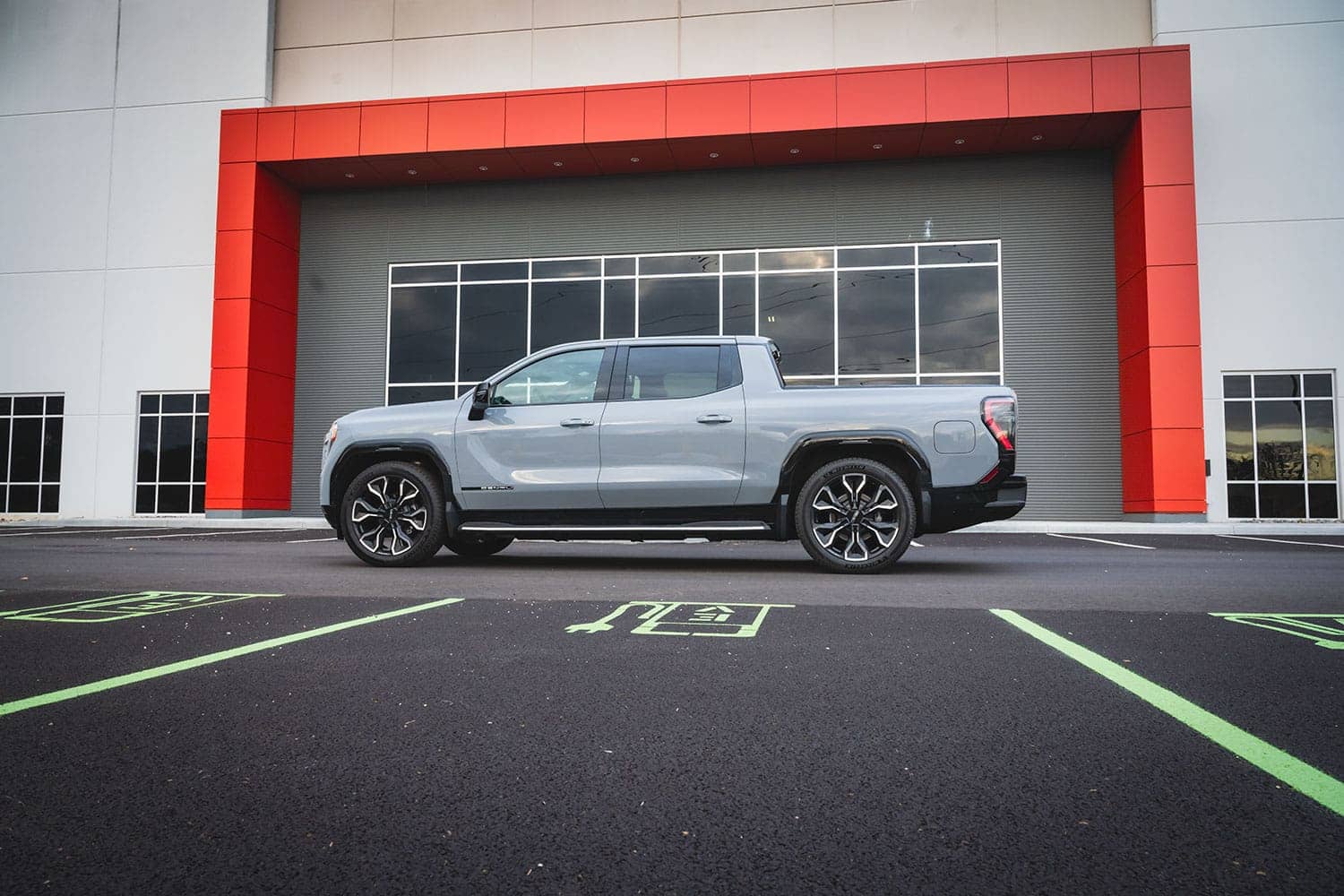 gmc-sierra-ev-denali-28