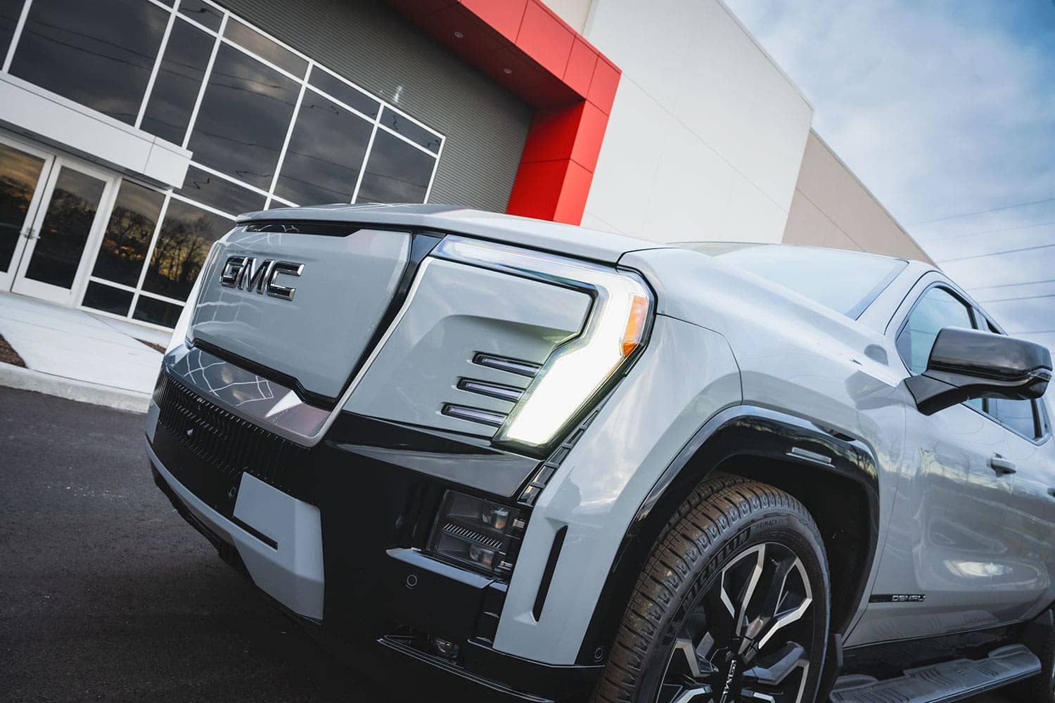 gmc-sierra-ev-denali-29