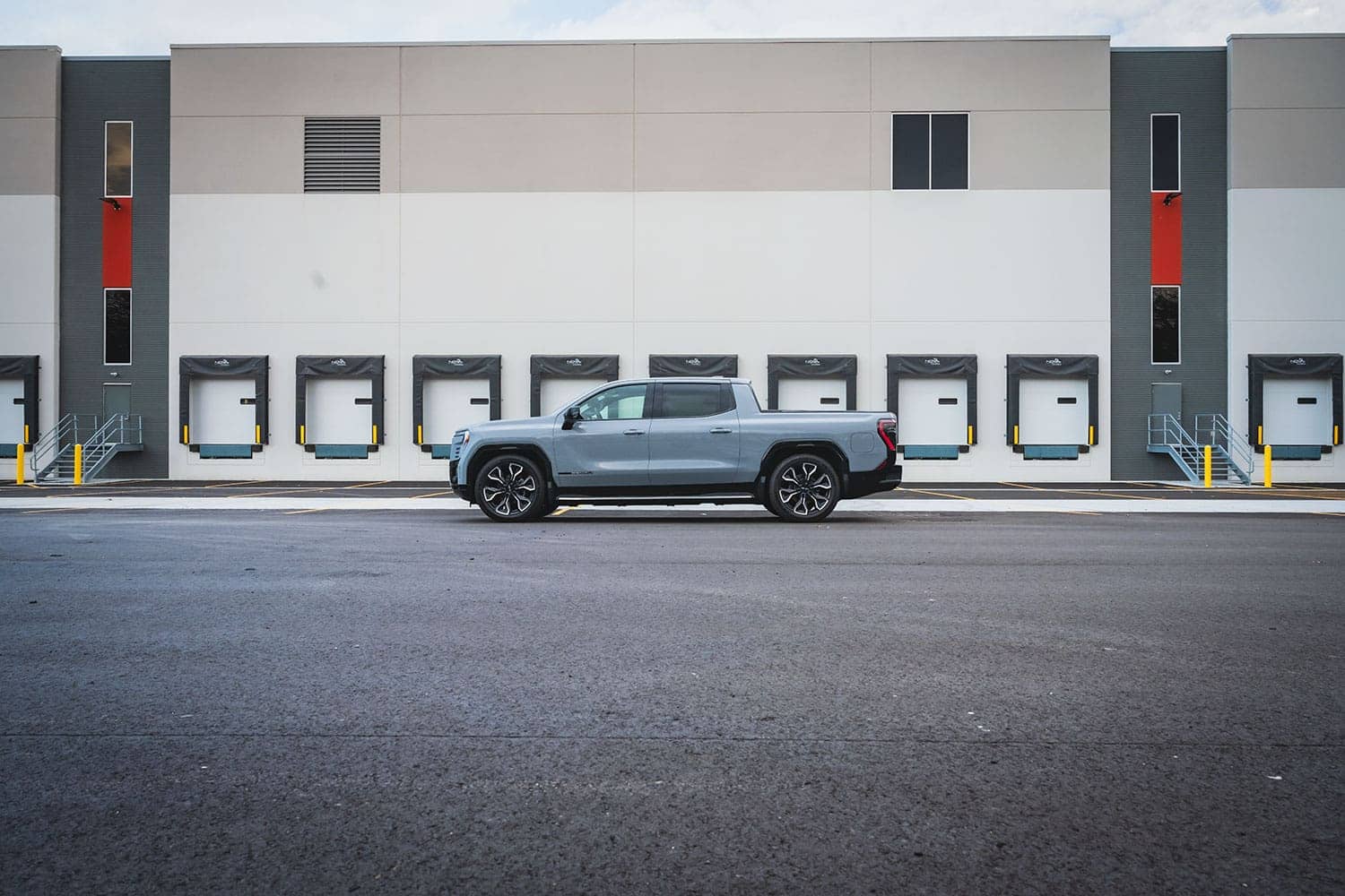 gmc-sierra-ev-denali-34